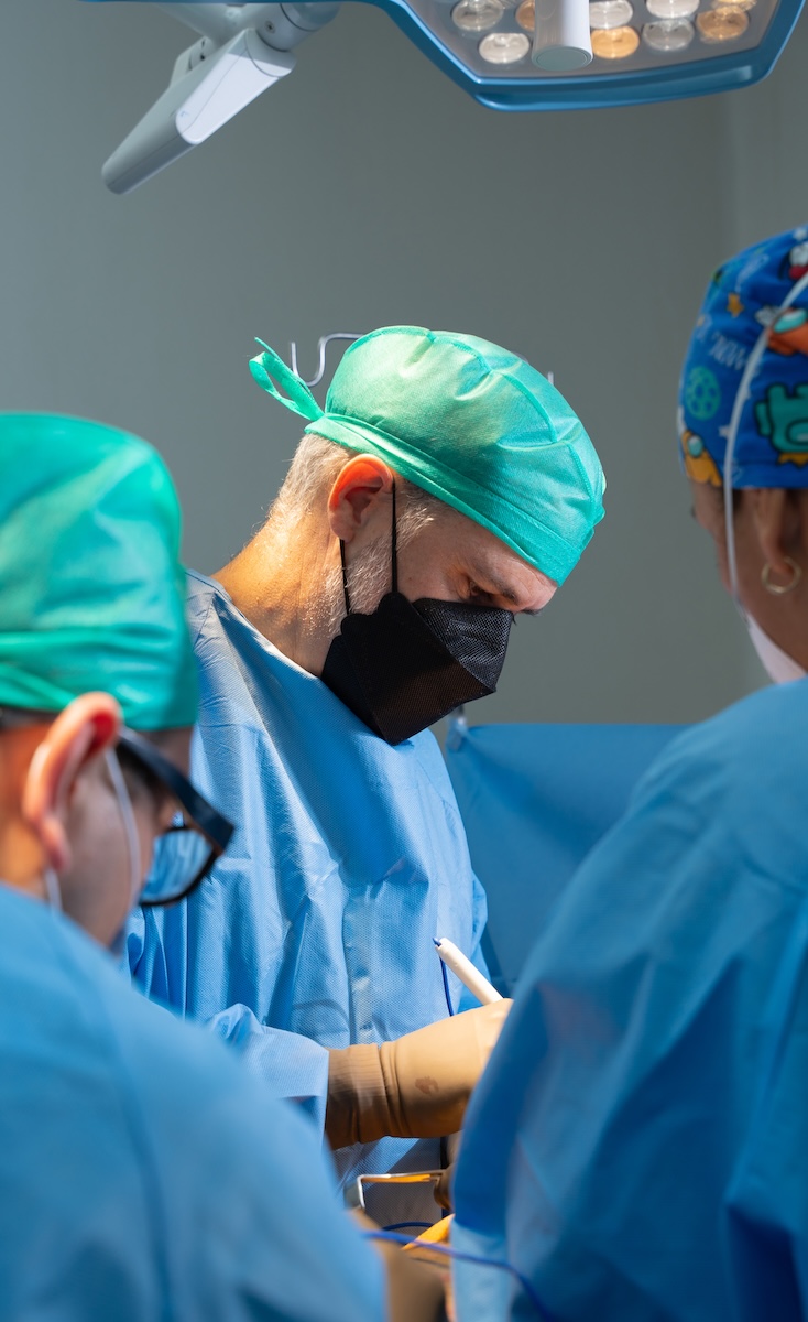 Dr. Salvador Medina, Plastic Surgery, Aesthetic and Reconstructive